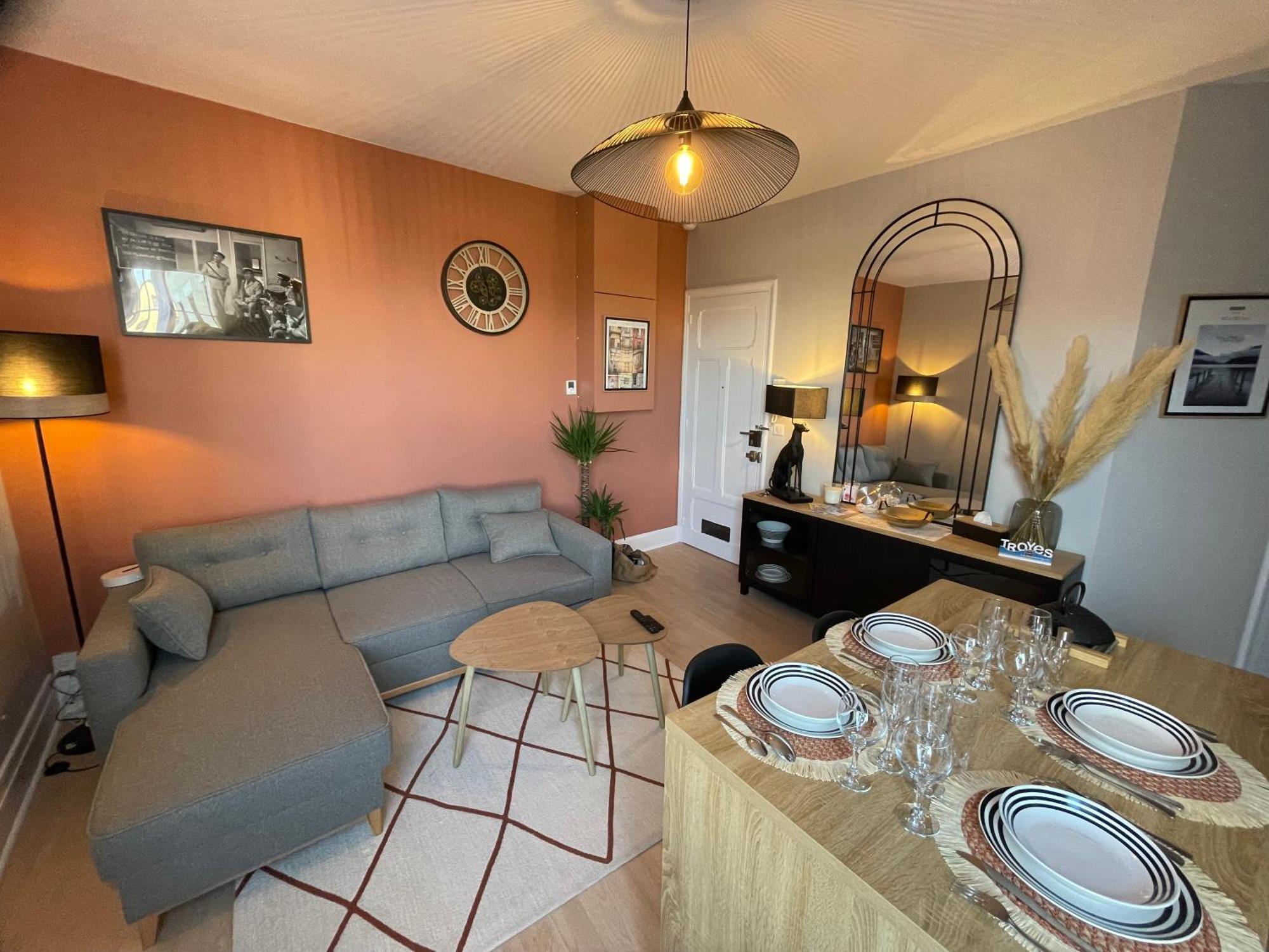 Le Treize Au Coeur Du Bouchon Apartment ทรัวส์ ภายนอก รูปภาพ