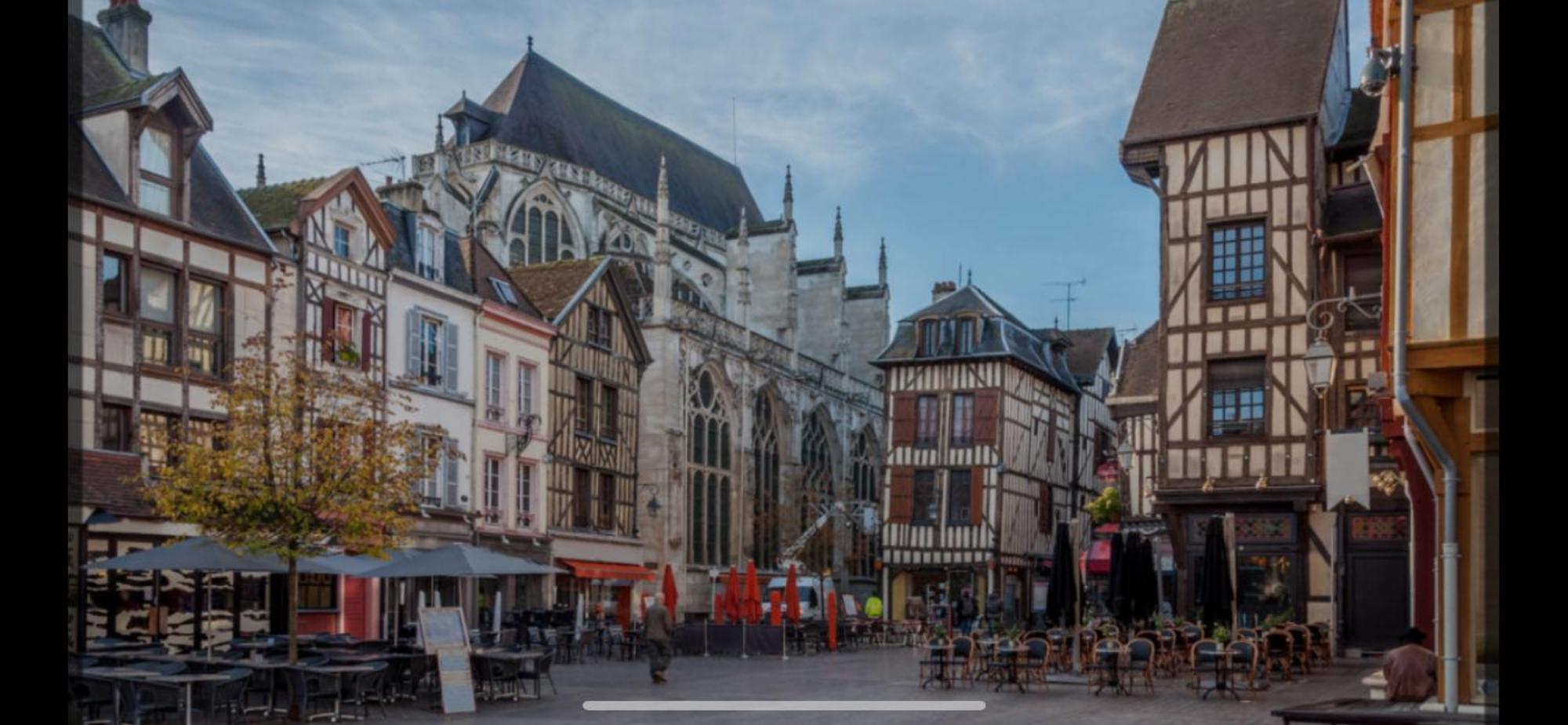 Le Treize Au Coeur Du Bouchon Apartment ทรัวส์ ภายนอก รูปภาพ